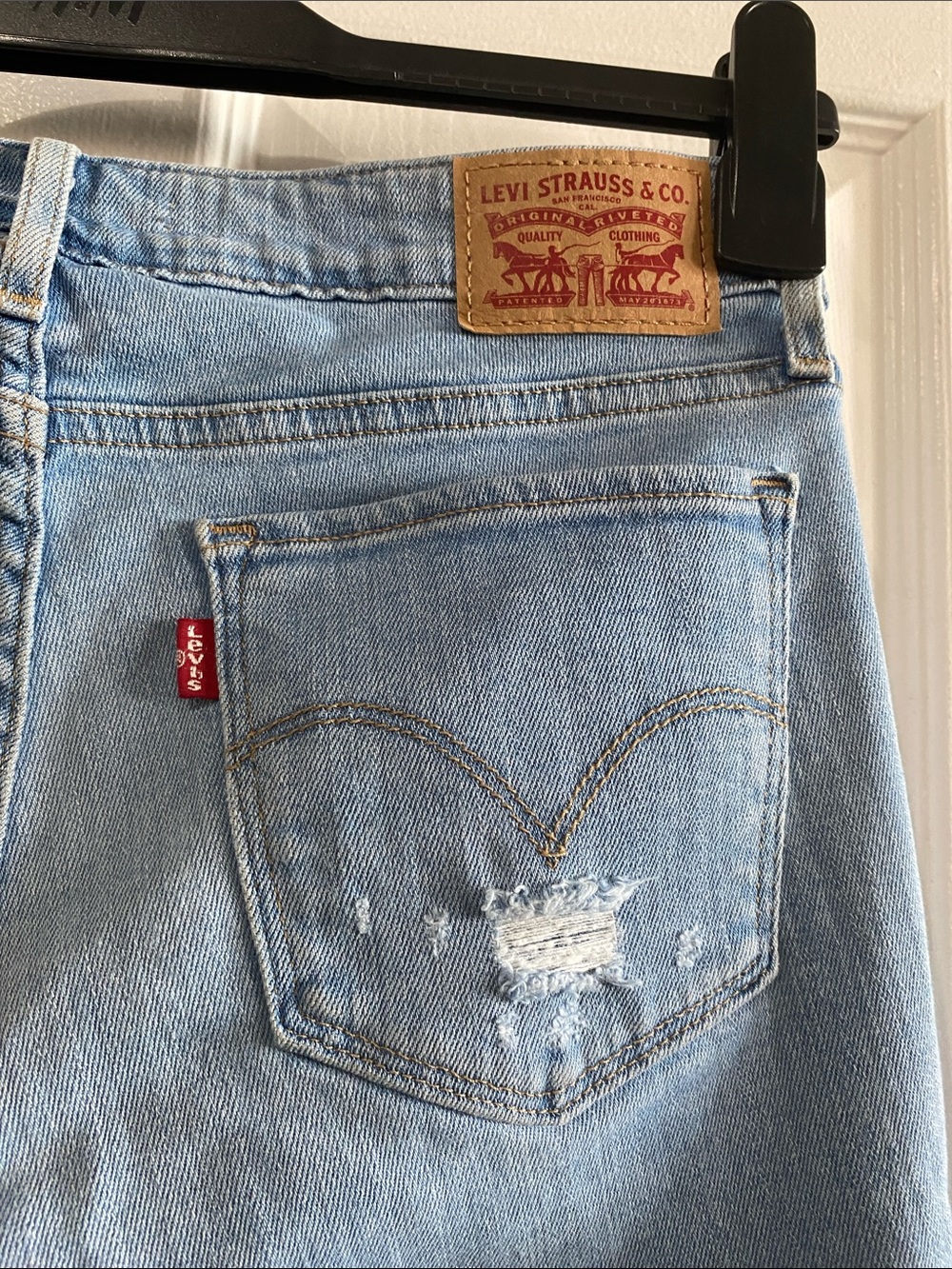 Levi’s 711 Skinny Jeans W27 L30 Distressed Light Wash Denim | kmcloset26 - Picture 9 of 12